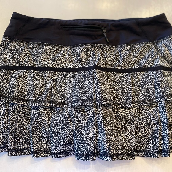 LuLulemon Pace Setter skirt:Plush petal black ghost - Picture 2 of 8